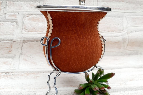 Mate de Calabaza Natural Forrado en Cuero con Pie