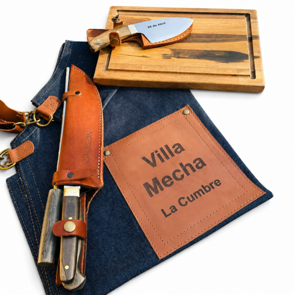 Delantal de jeans con Juego n 16 chico  triple mas tabla mas quesera mas 3 grabados